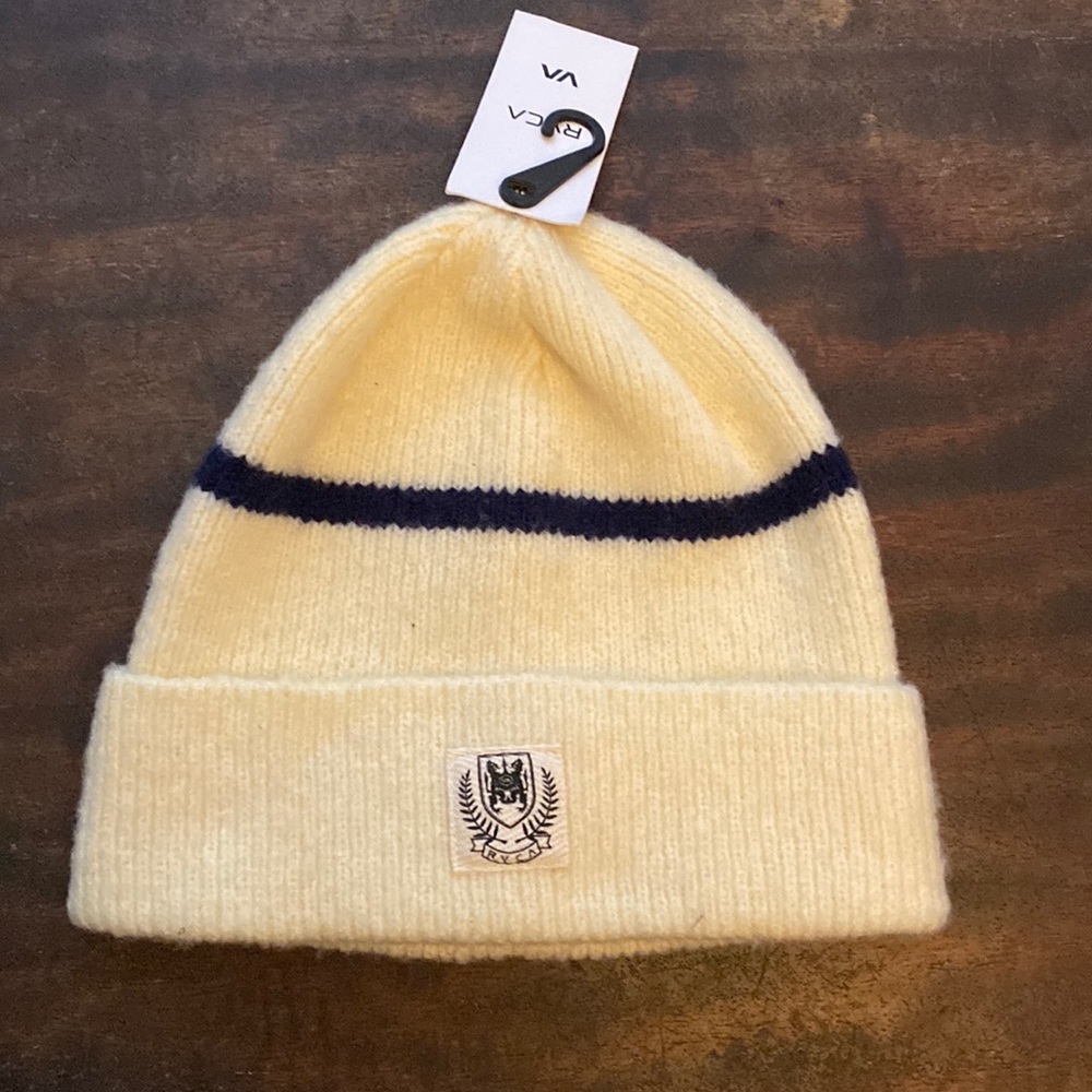 Crème beanie hat nwt